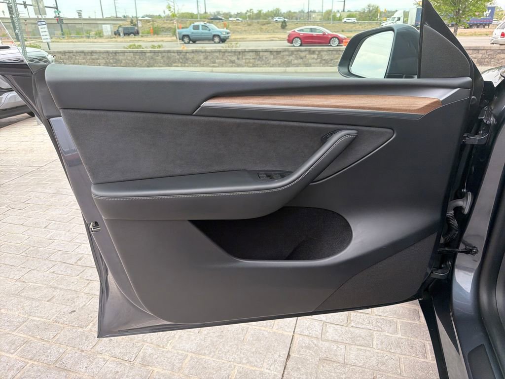 Used 2023 Tesla Model Y Long Range image 10