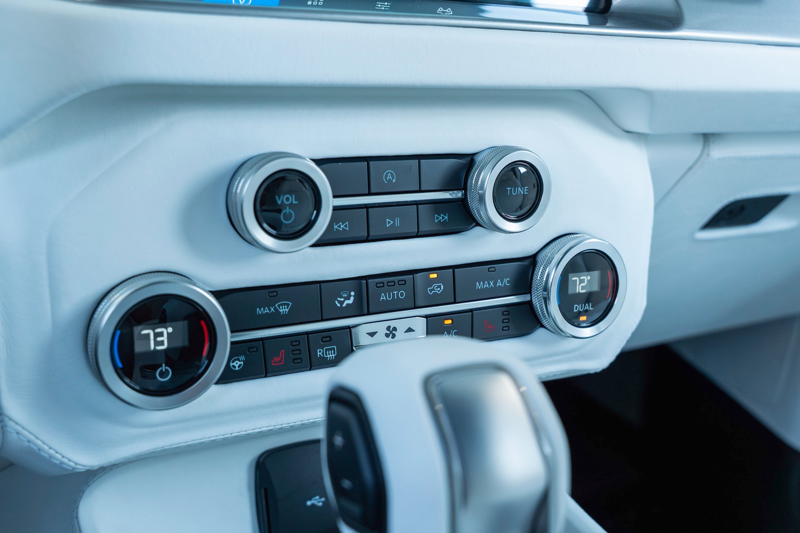 Used 2025 Ford Bronco Badlands image 32