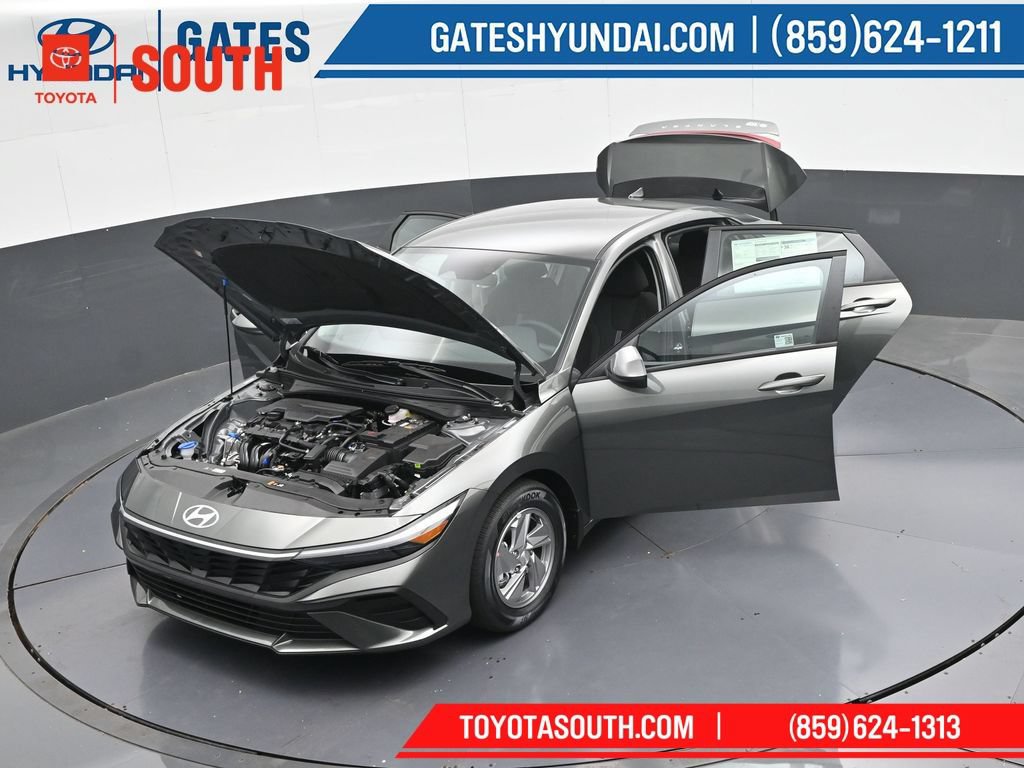 Used 2025 Hyundai Elantra SE FWD image 48