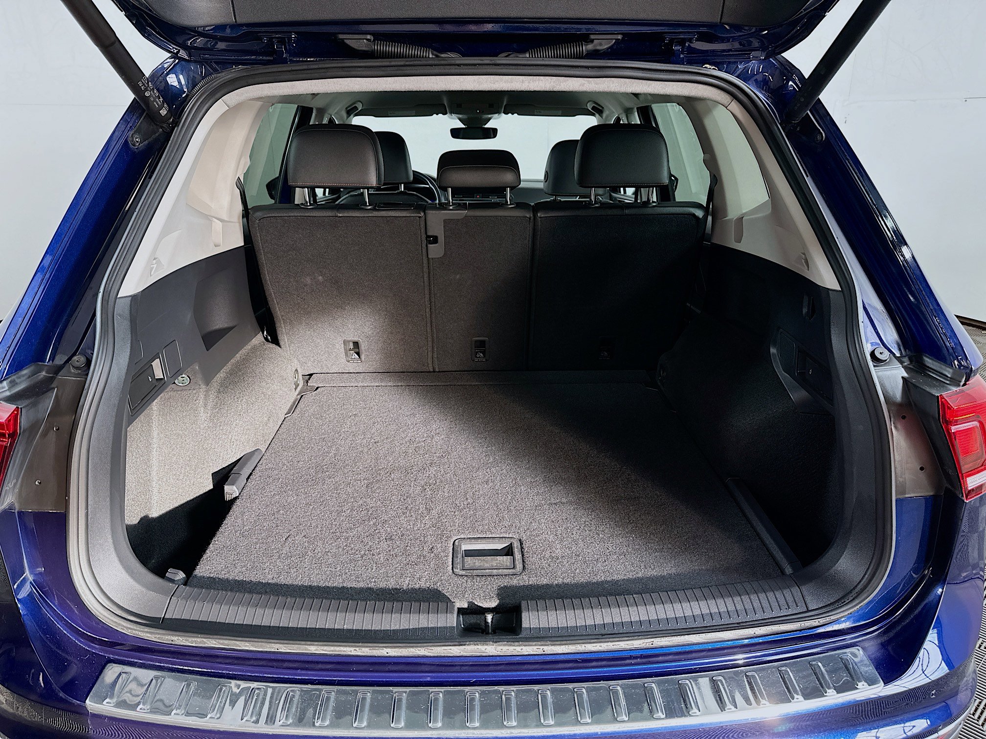 Used 2024 Volkswagen Tiguan Wolfsburg Edition image 23