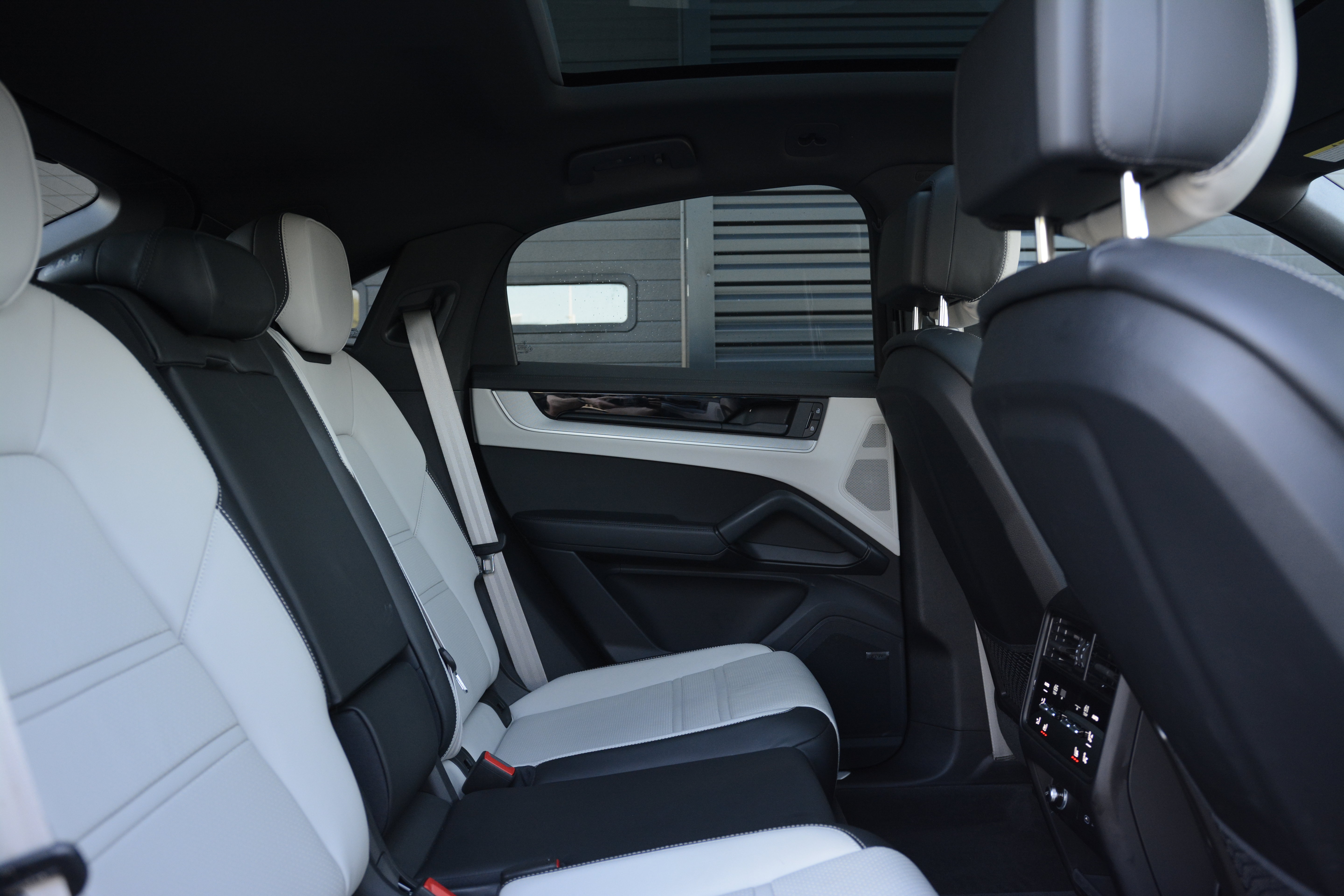 Certified 2026 Porsche Cayenne Coupe AWD/4WD image 29