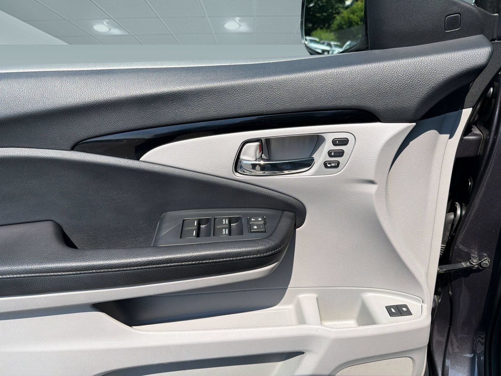 Used 2020 Honda Pilot Touring image 13