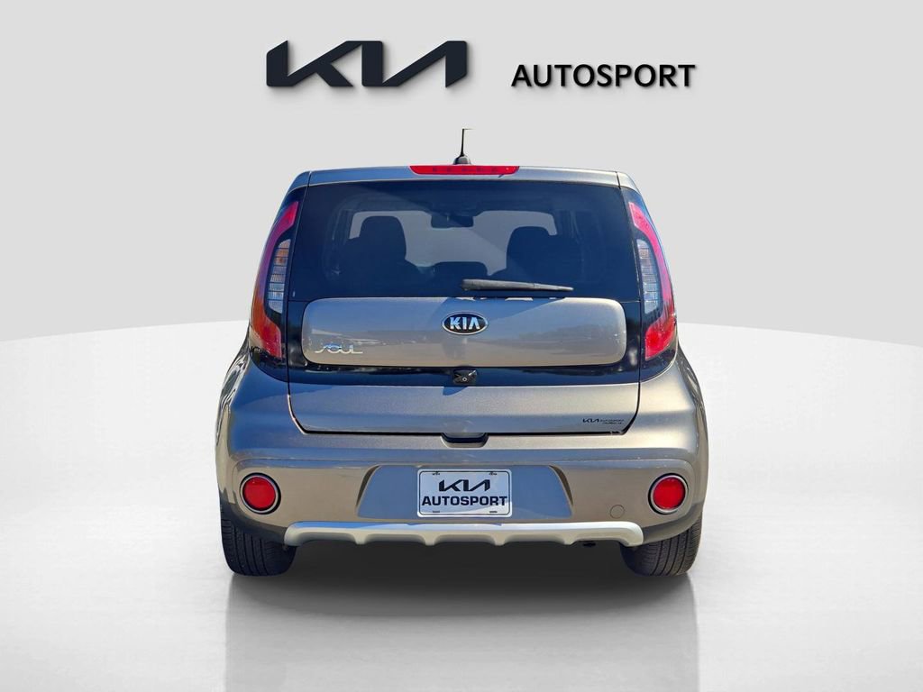 Used 2018 Kia Soul + image 9