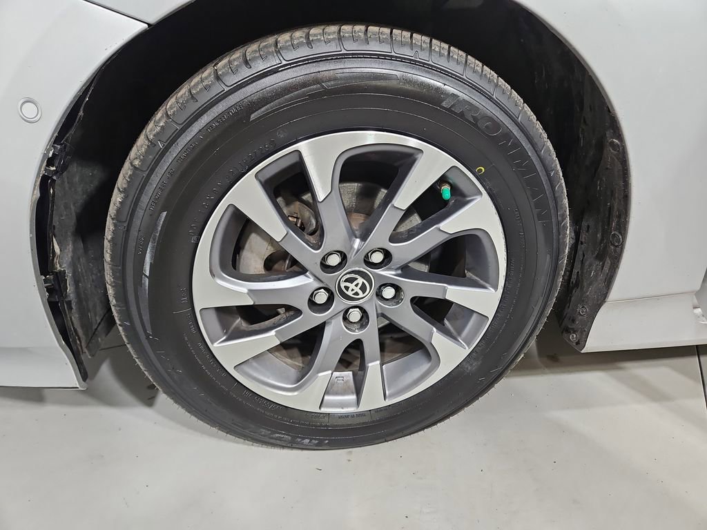 Used 2019 Toyota Prius XLE w/ Premium Convenience Package FWD image 26