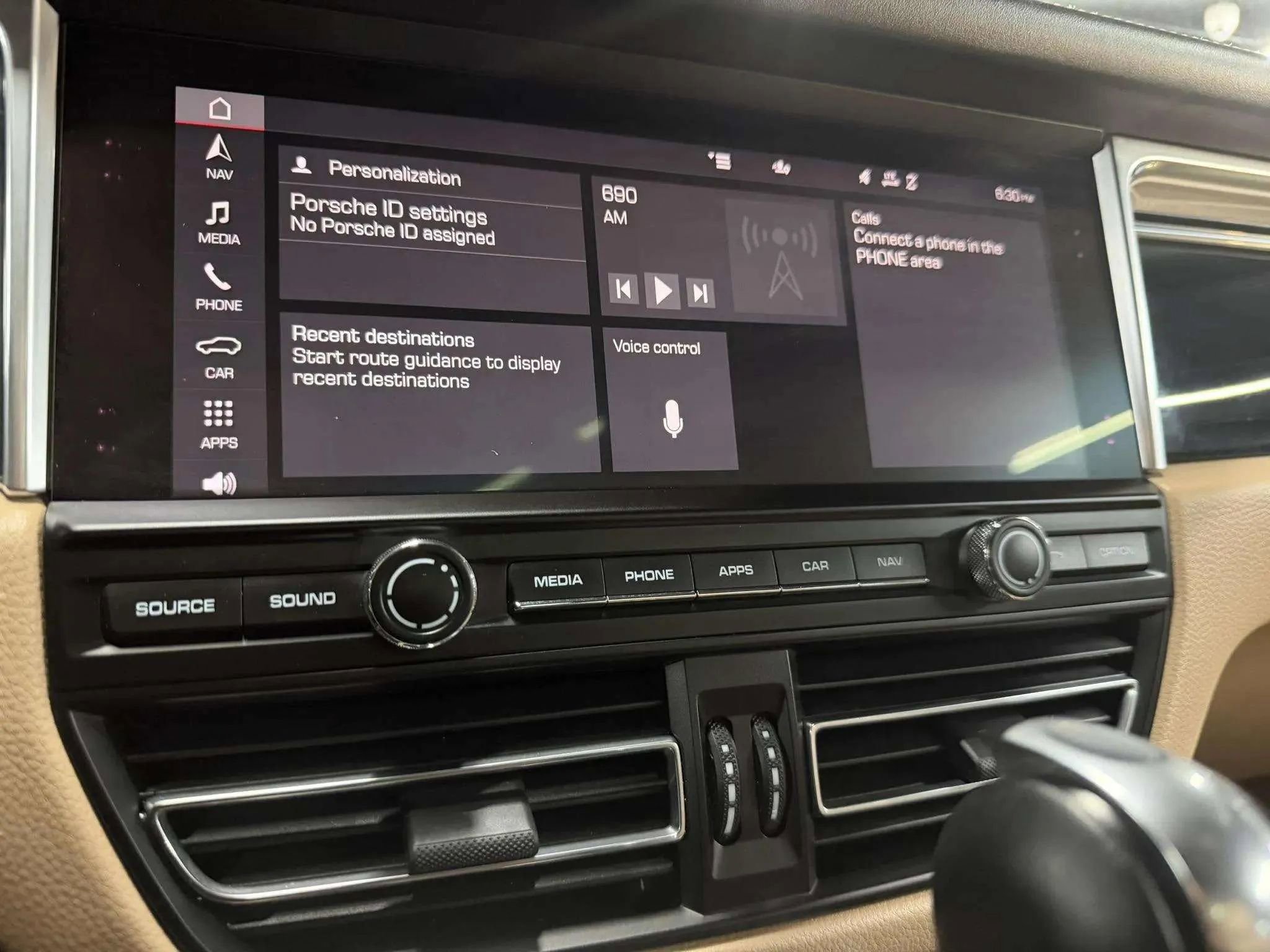 Used 2020 Porsche Macan Sport Edition image 24