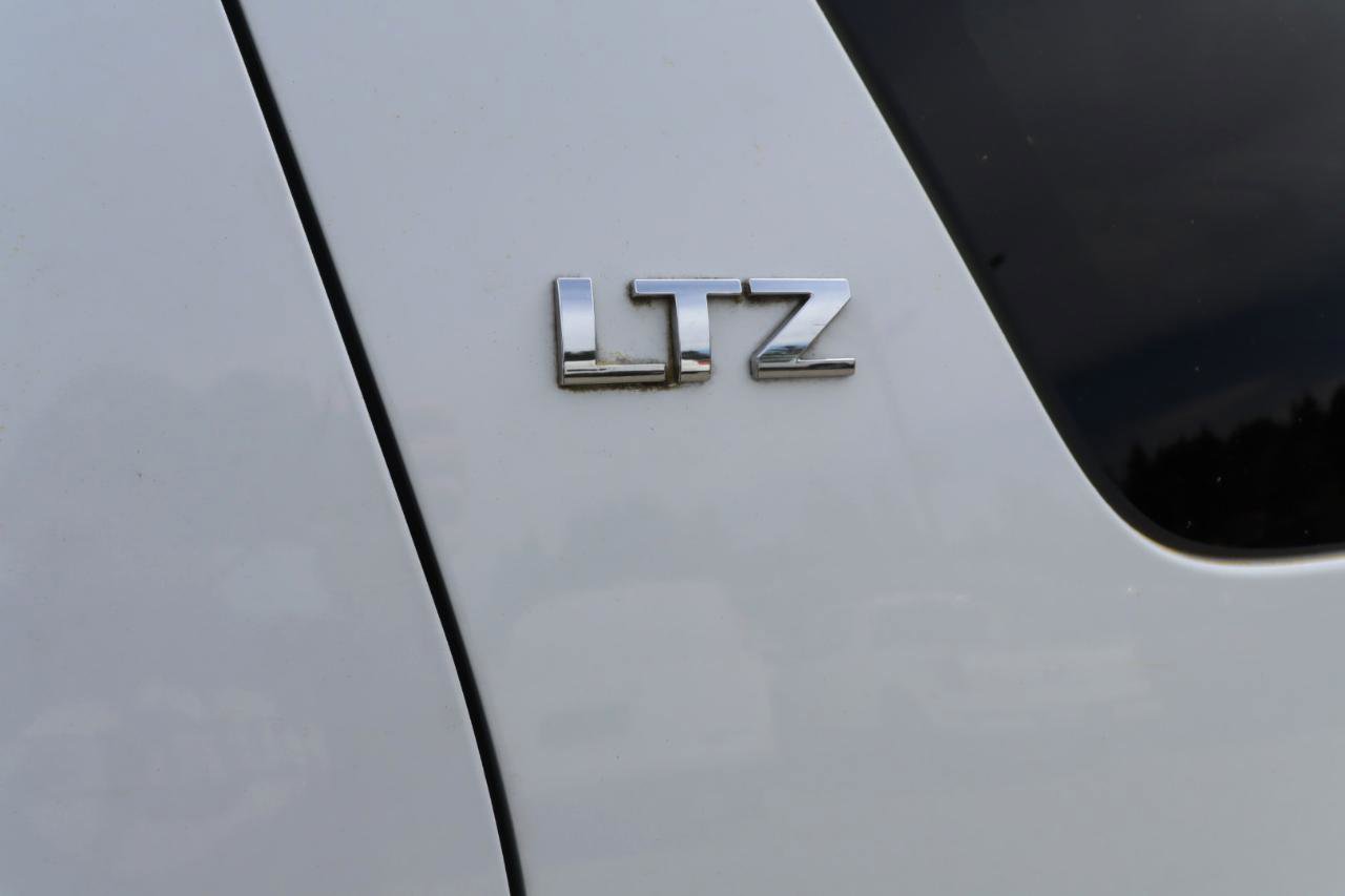 Used 2010 Chevrolet Tahoe LTZ RWD image 7