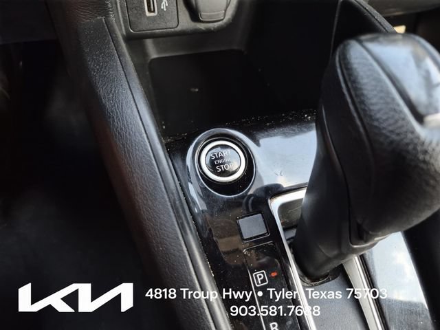 Used 2022 Nissan Versa SV FWD image 34