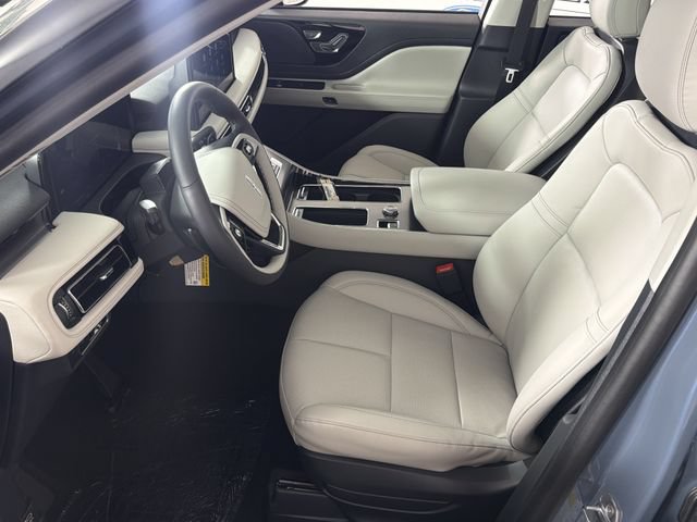 New 2026 Lincoln Aviator 2WD w/ Jet Appearance Package image 18
