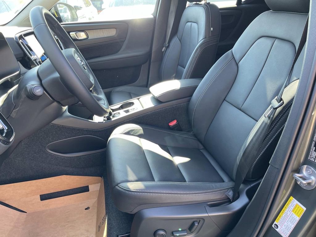 New 2026 Volvo XC40 B5 Core w/ Climate Package image 20