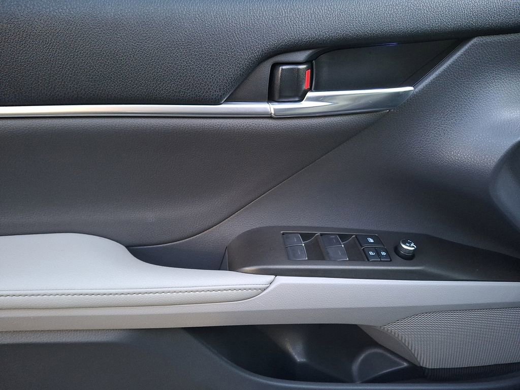 Used 2021 Toyota Camry XSE image 9