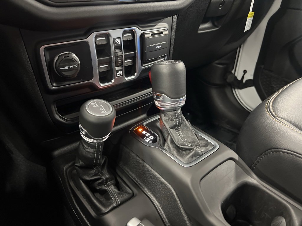 Used 2024 Jeep Wrangler Sahara image 20