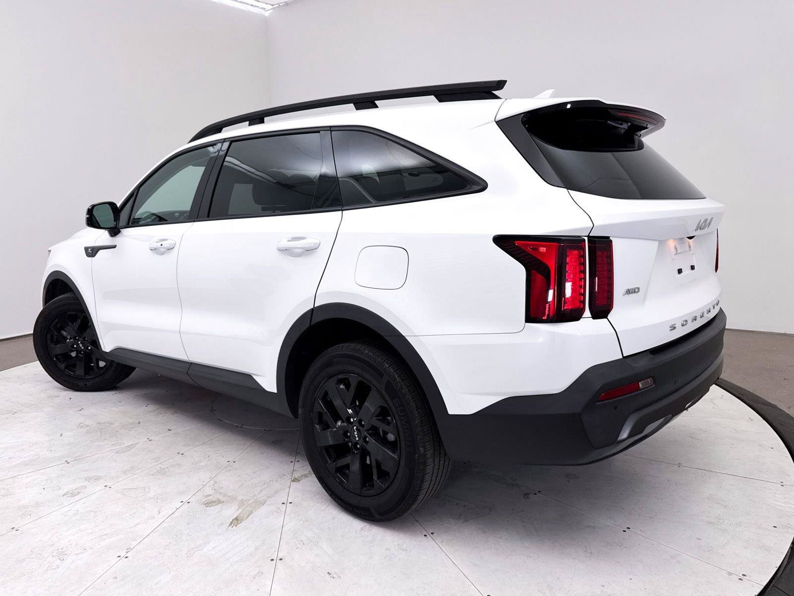 Certified 2022 Kia Sorento S w/ Panoramic Sunroof Package AWD/4WD image 2