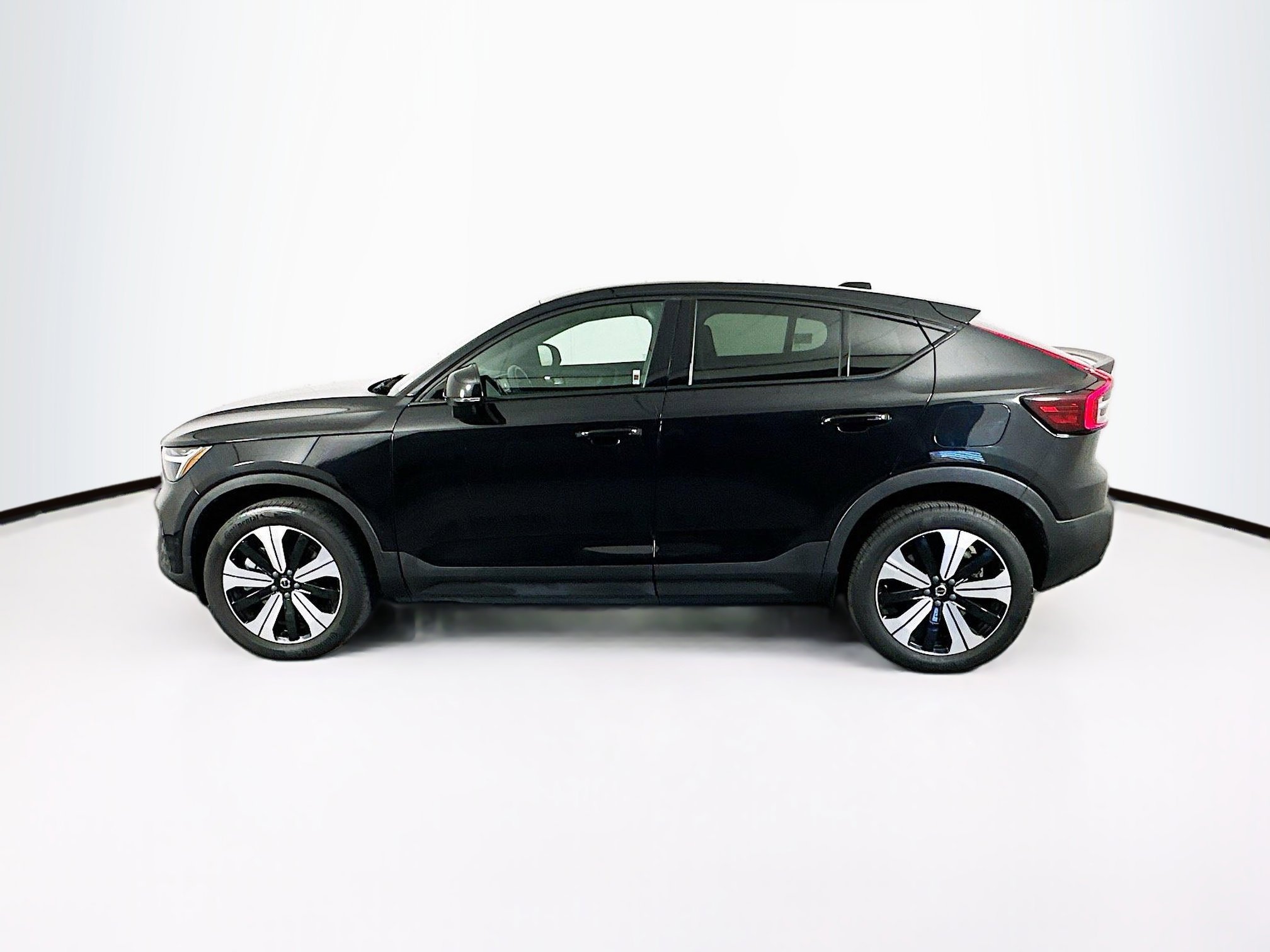 Used 2023 Volvo C40 P8 Recharge Plus AWD/4WD image 4