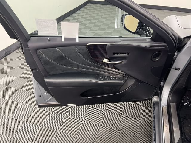 Certified 2025 Lexus LS 500 RWD image 9