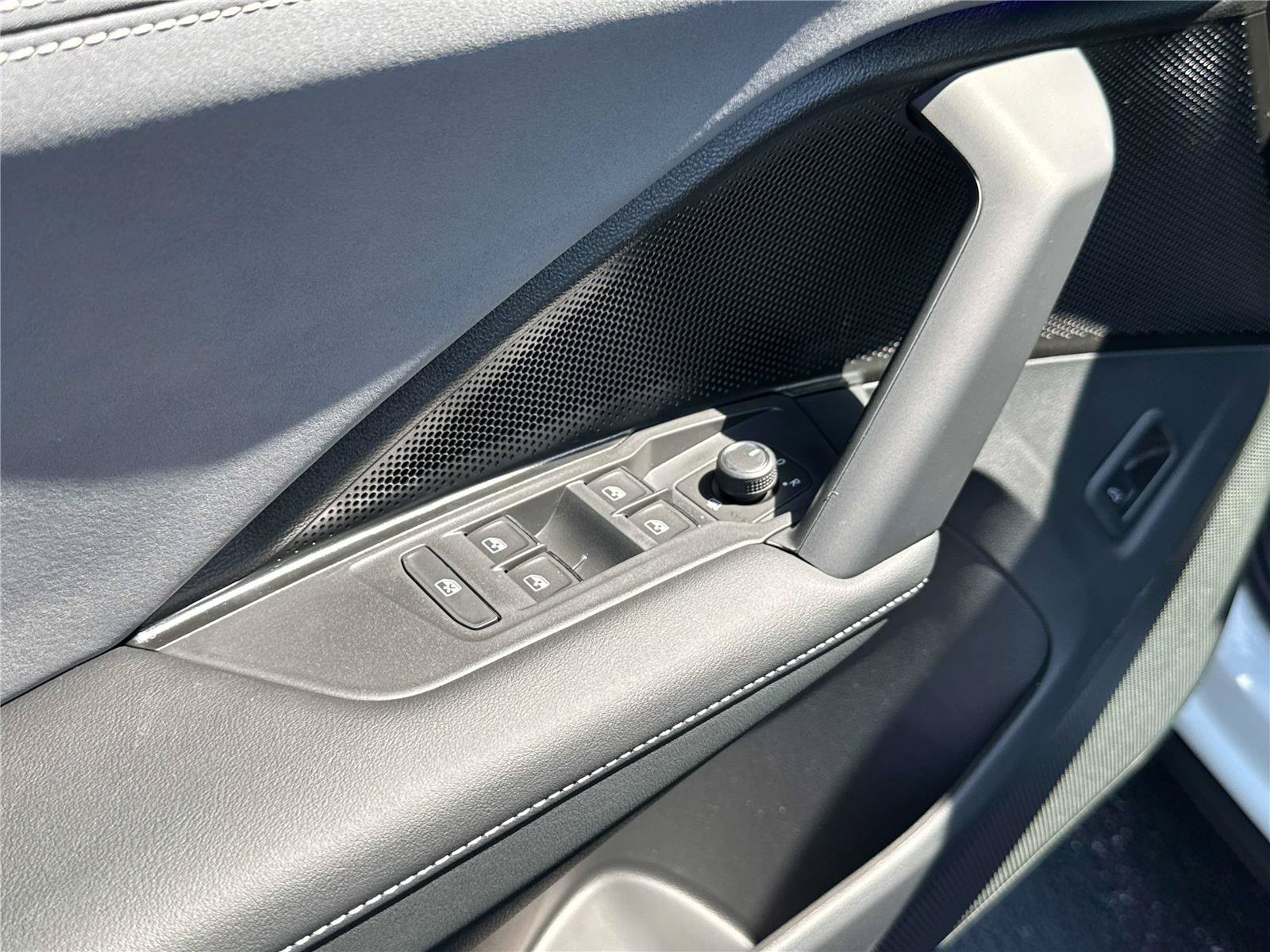 New 2026 Volkswagen Tiguan SE R-Line FWD image 27