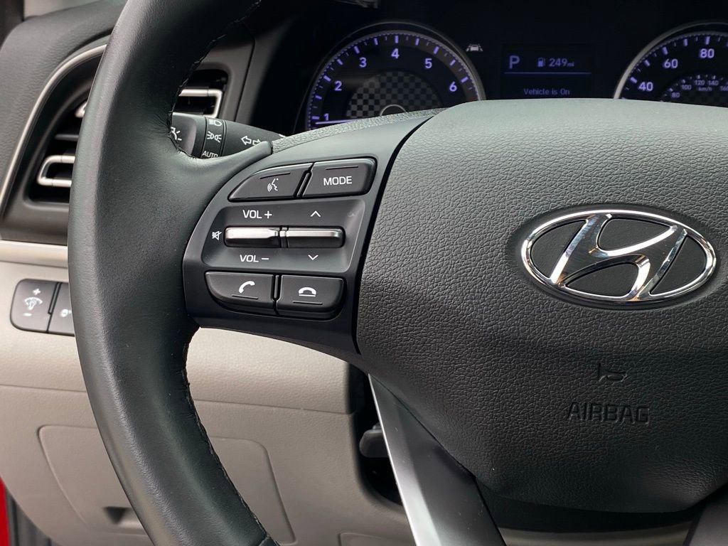 Used 2020 Hyundai Elantra Limited image 14