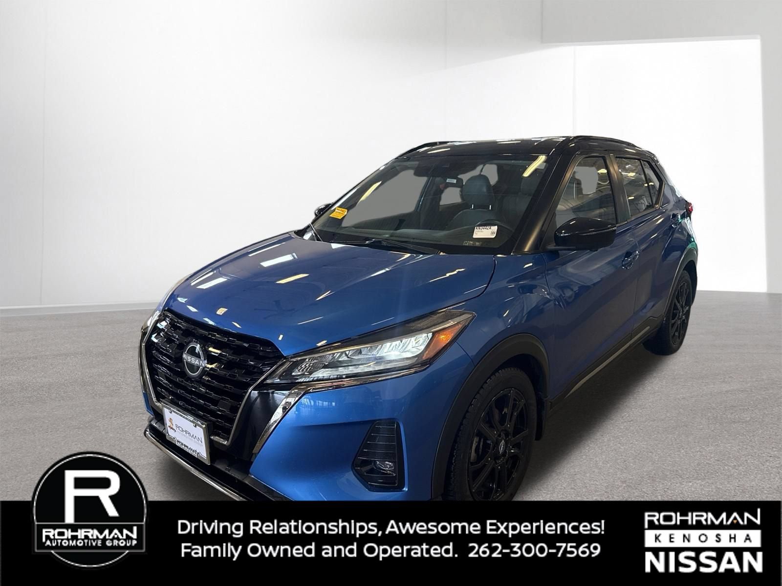 Used 2023 Nissan Kicks SR w/ SR Premium Package FWD image 1