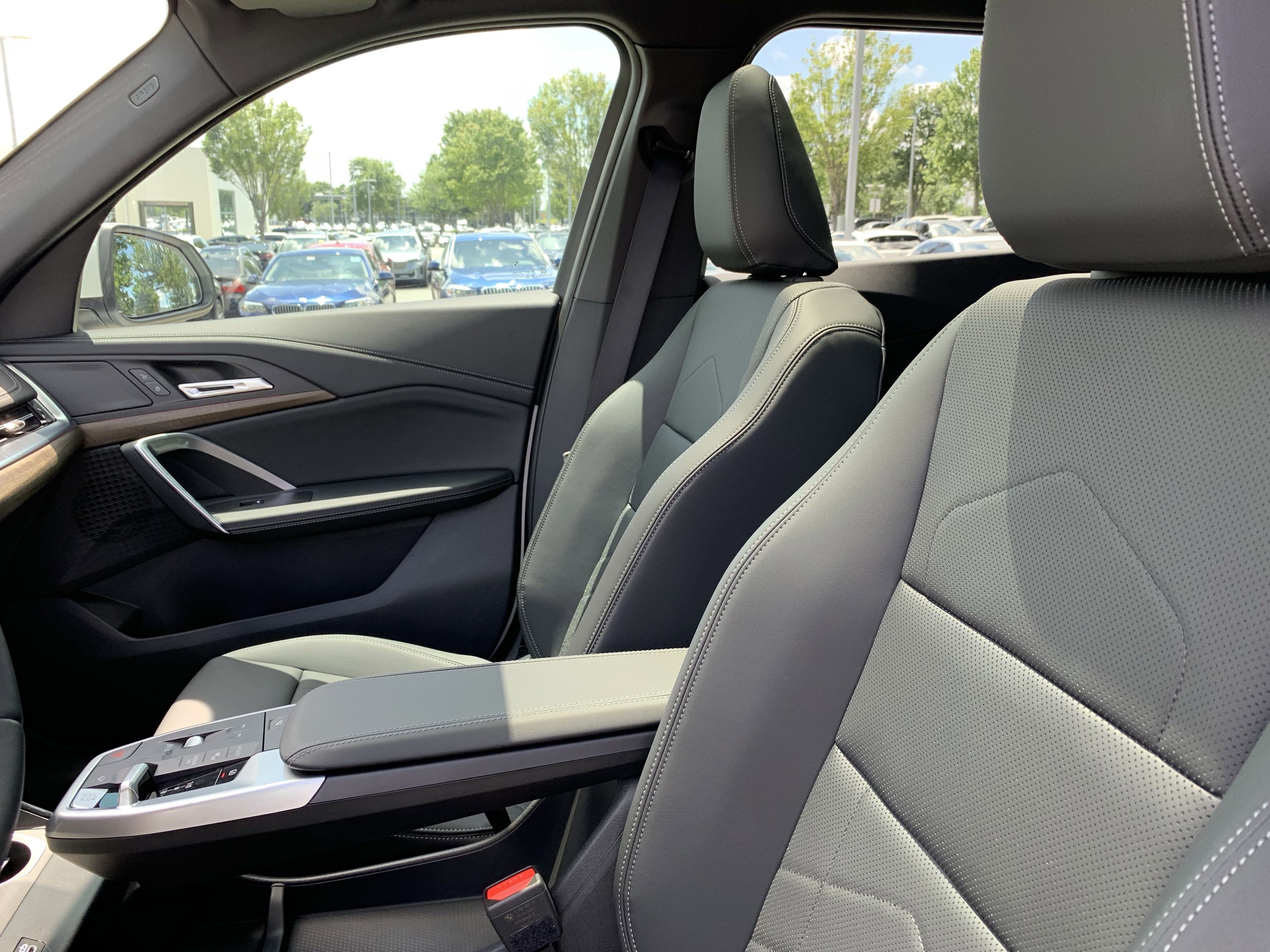 Used 2025 BMW X1 xDrive28i w/ Technology Package image 15