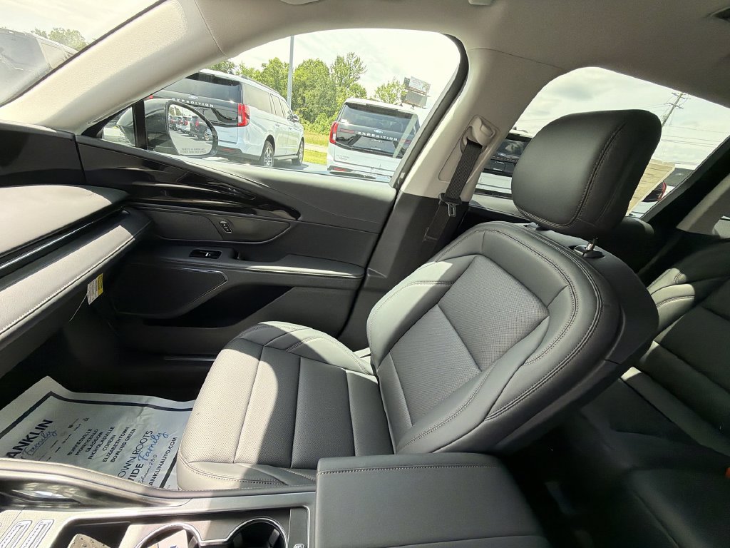 New 2026 Lincoln Nautilus Premier AWD/4WD image 11