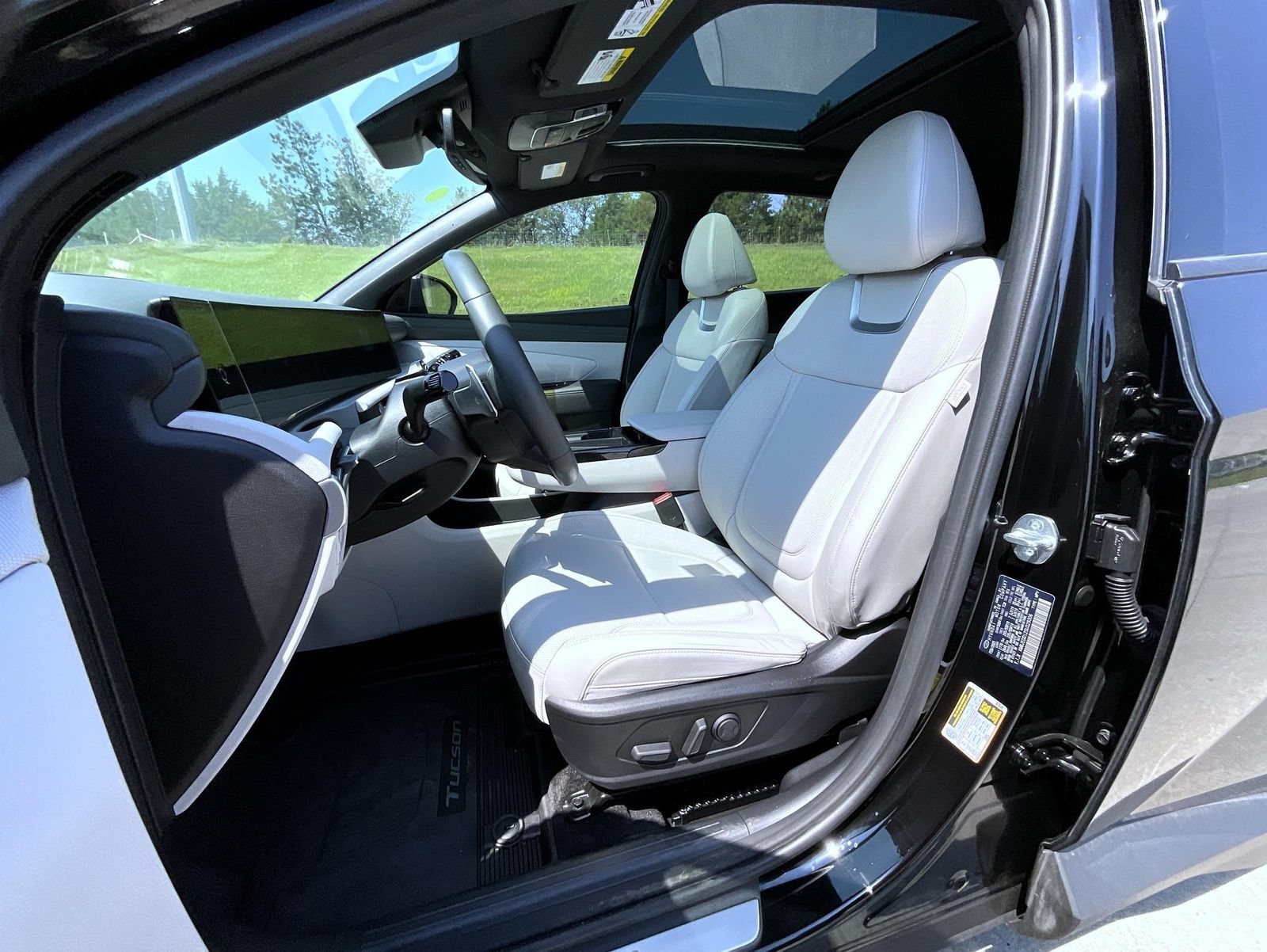 Certified 2025 Hyundai Tucson Limited AWD/4WD image 10