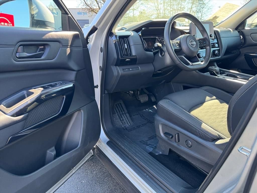 Certified 2024 Nissan Pathfinder SV image 14
