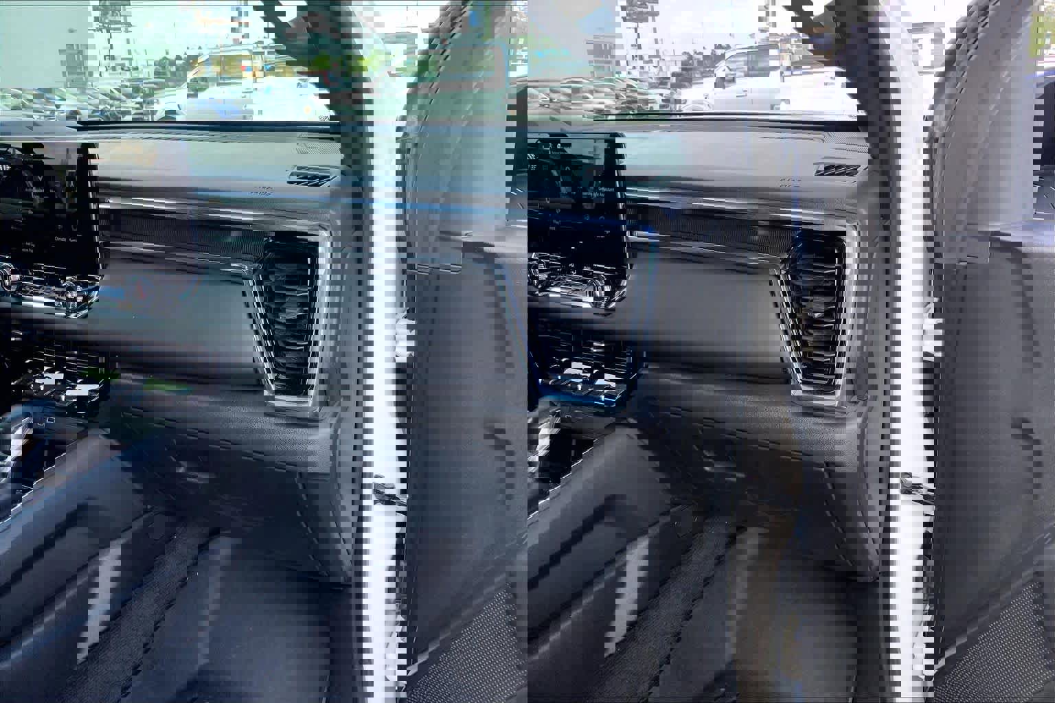 Used 2023 GMC Canyon Elevation w/ Elevation Premium Package RWD image 18