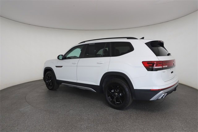 Used 2025 Volkswagen Atlas Peak Edition SE image 11