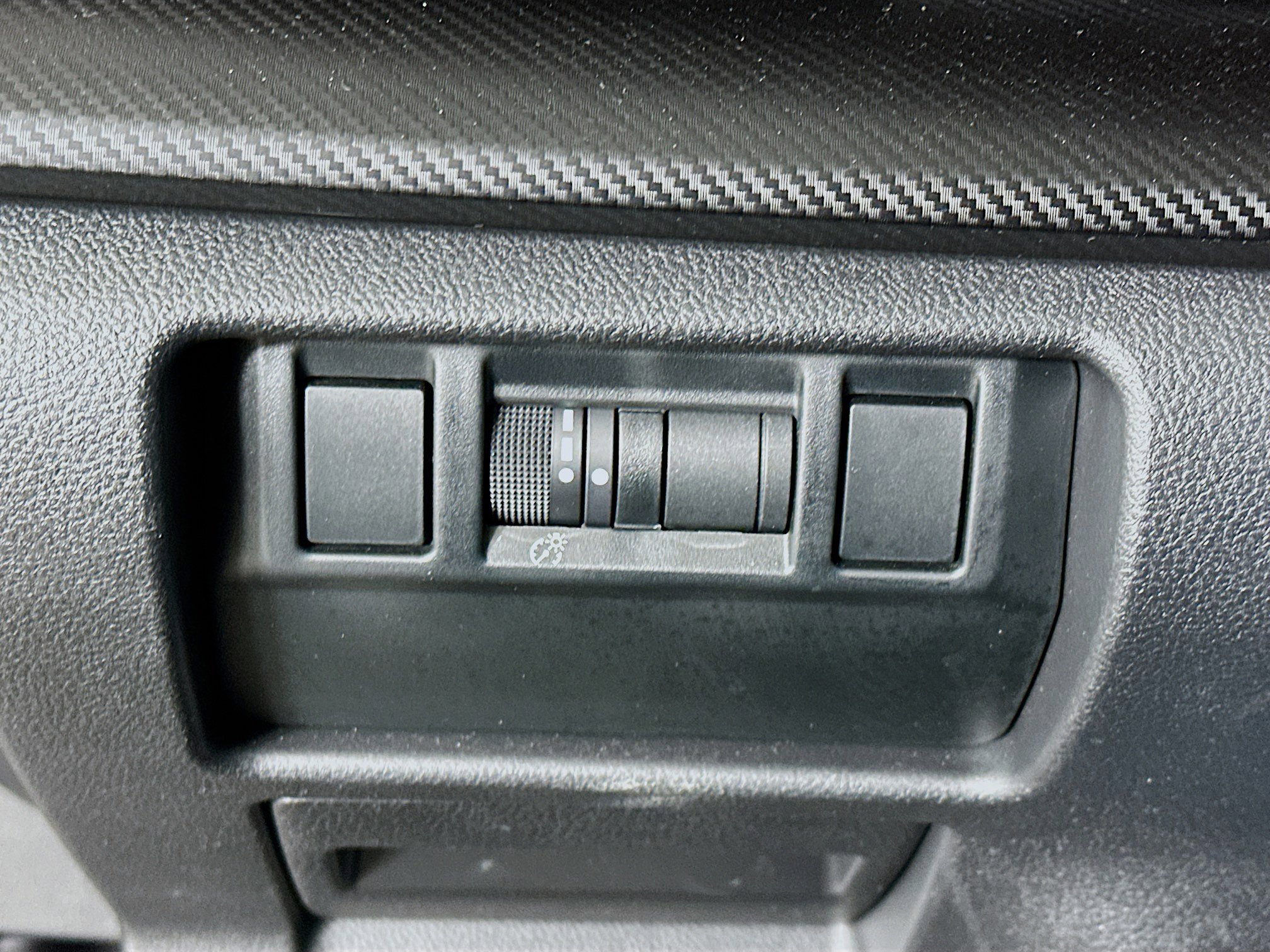 Used 2024 Subaru Crosstrek 2.0i Premium image 17