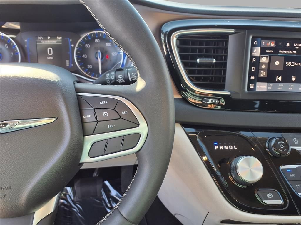 Used 2024 Chrysler Voyager LX image 12