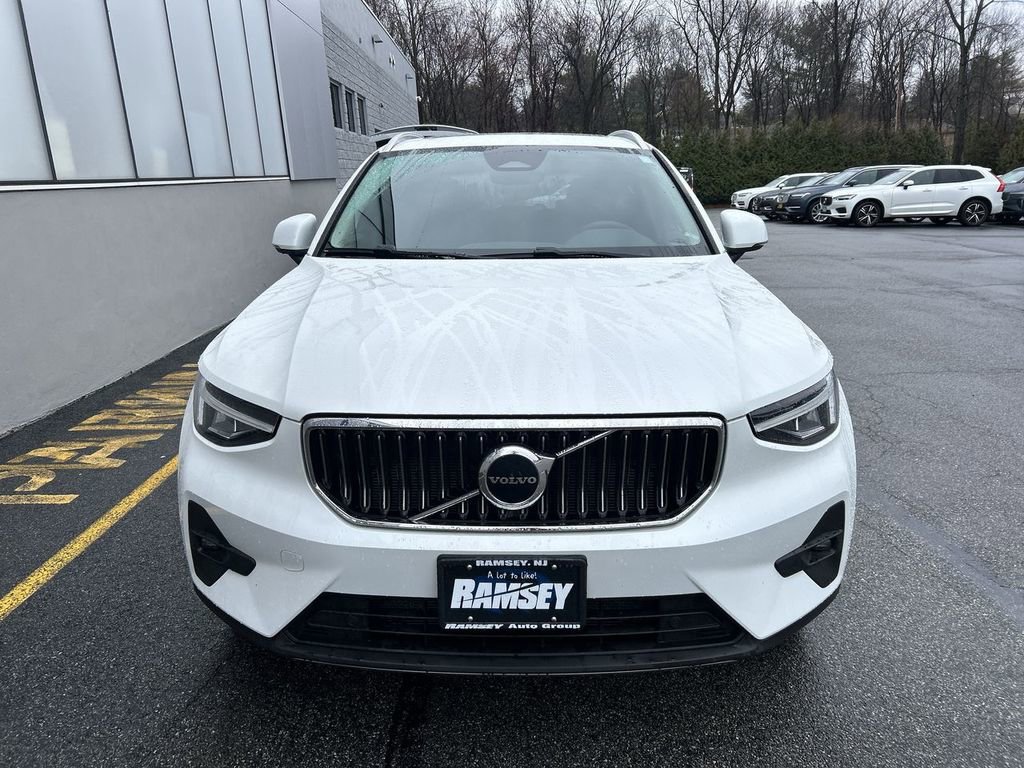 Certified 2023 Volvo XC40 B5 Plus w/ Climate Package image 3