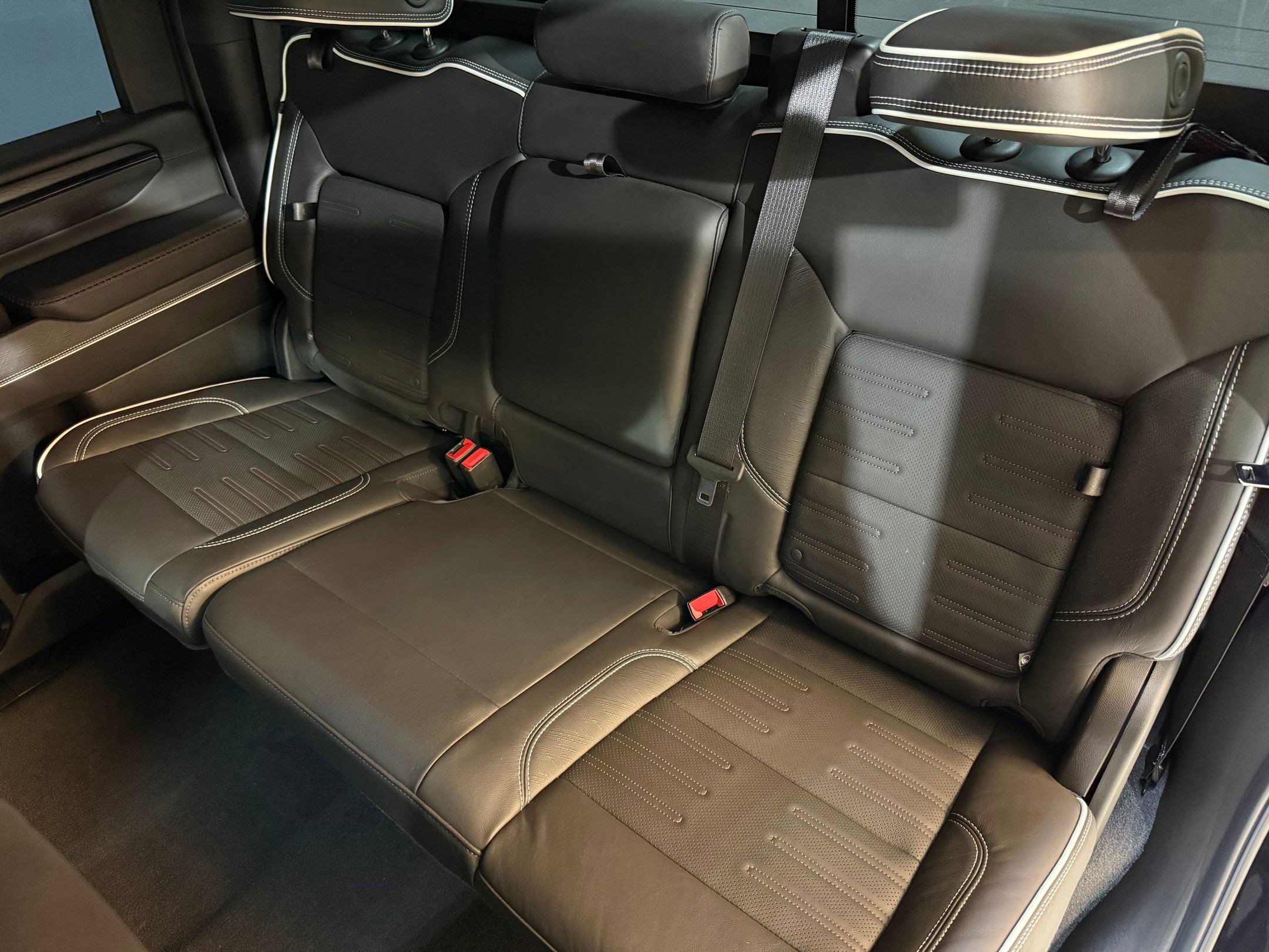 Used 2024 GMC Sierra 2500 AT4X w/ AT4X AEV Edition image 41