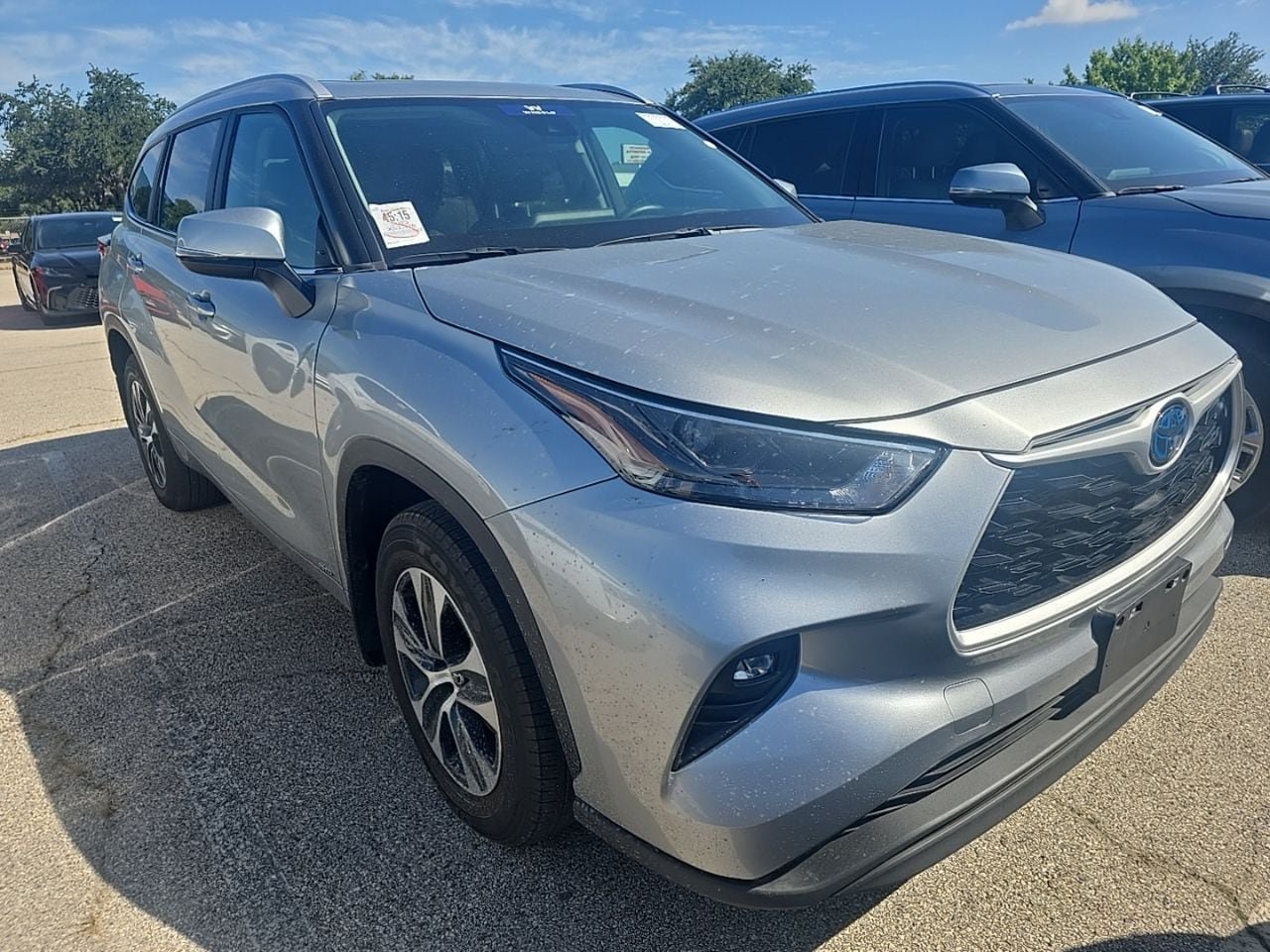 Used 2023 Toyota Highlander XLE AWD/4WD image 1