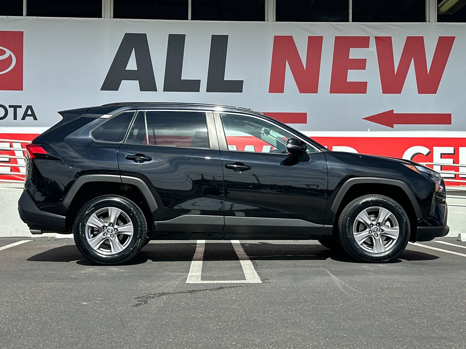 Used 2024 Toyota RAV4 XLE FWD image 6