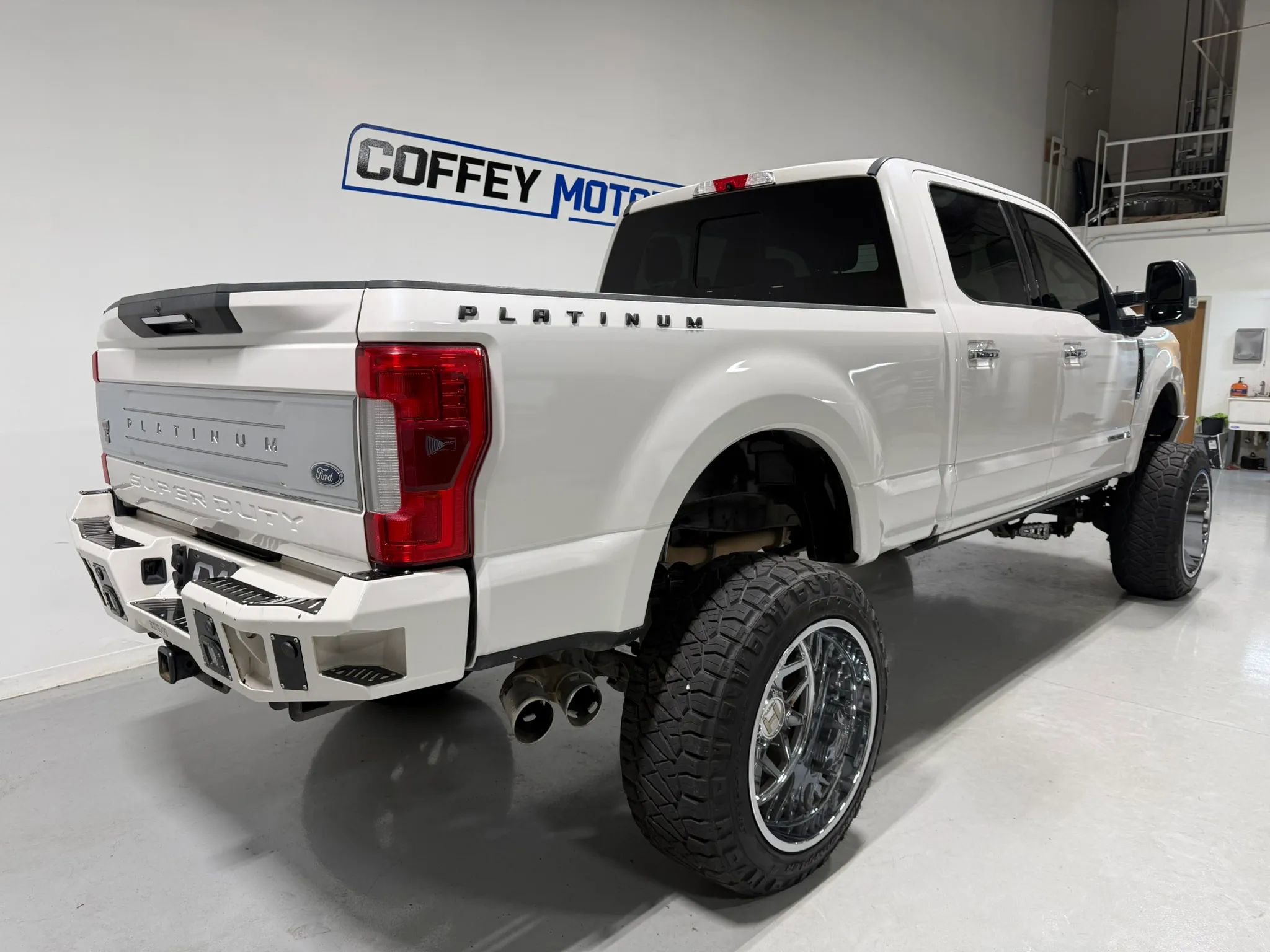 Used 2017 Ford F250 Platinum w/ Platinum Ultimate Package AWD/4WD image 6