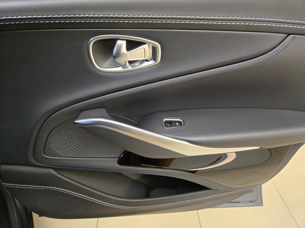 Used 2023 Aston Martin DBX 707 image 27