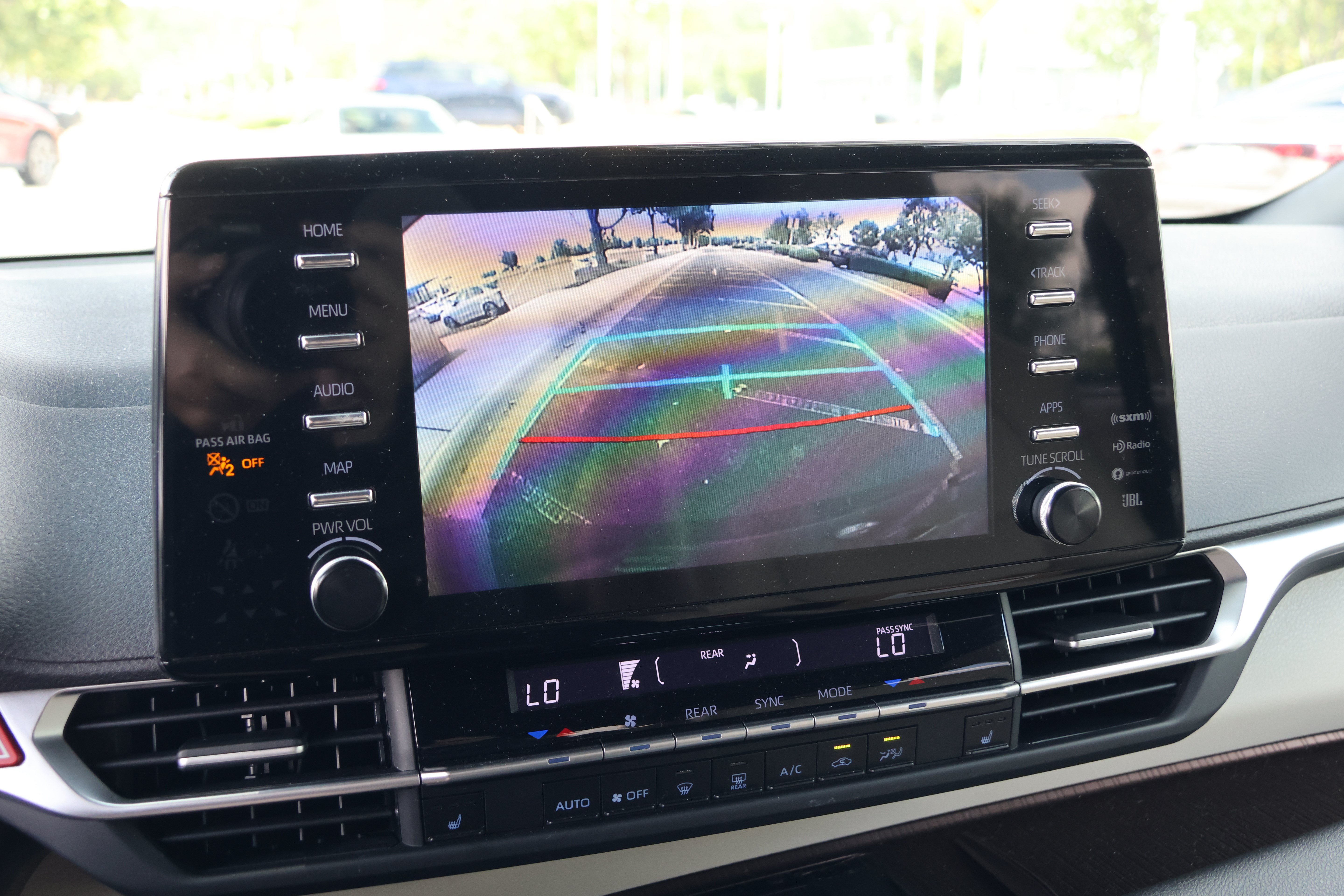 Used 2024 Toyota Sienna XLE w/ XLE Plus Package FWD image 24