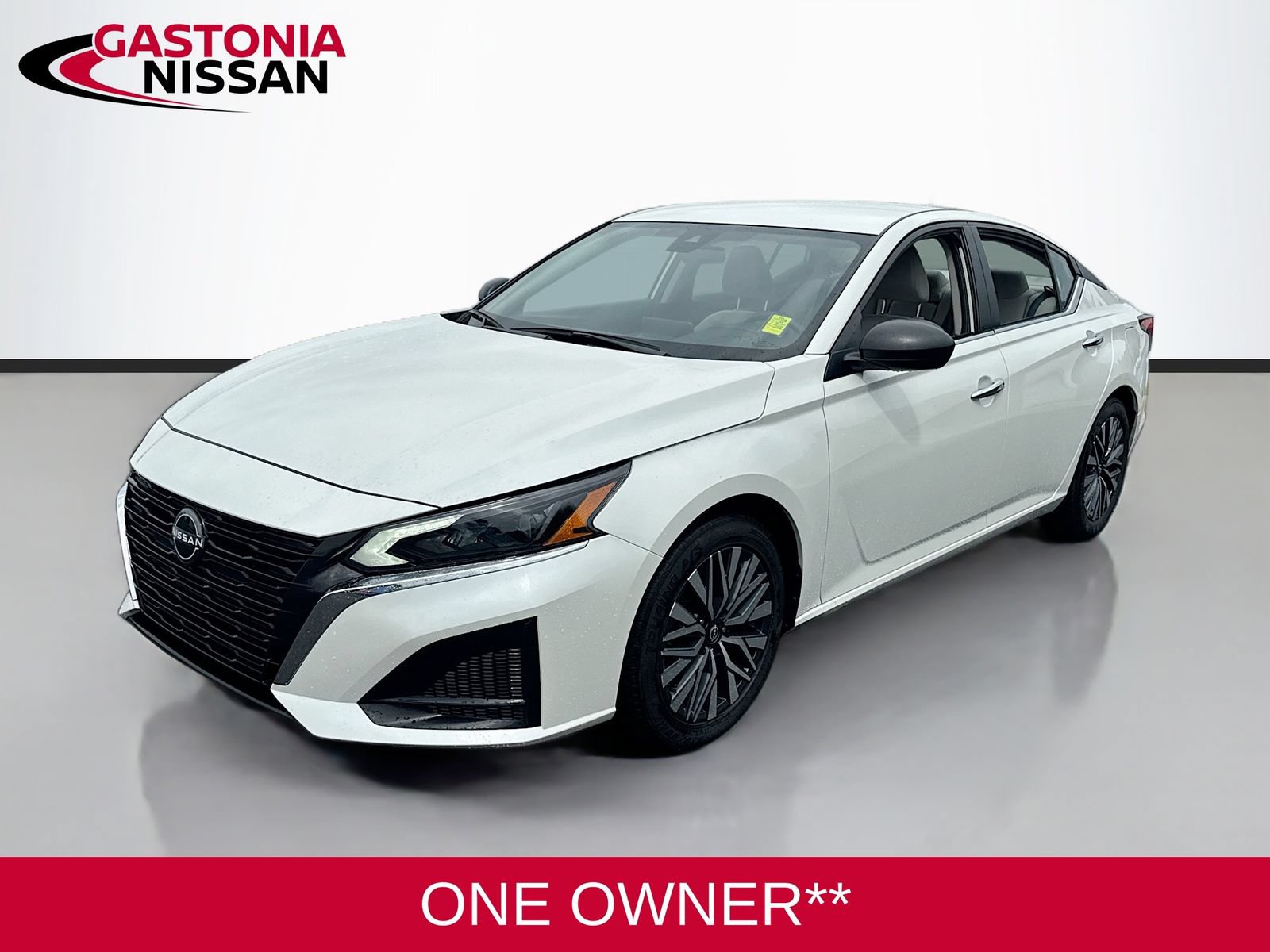 Used 2025 Nissan Altima 2.5 SV FWD image 3