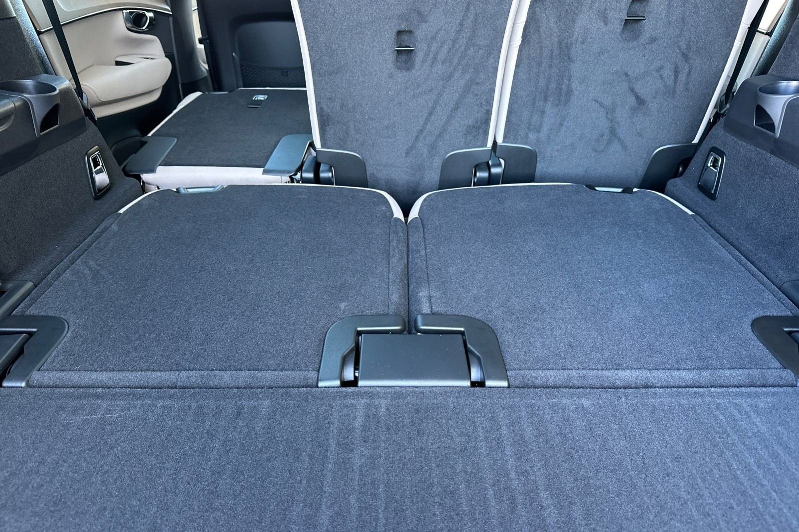 New 2026 Volvo XC90 B6 Plus w/ Protection Package Premier image 18