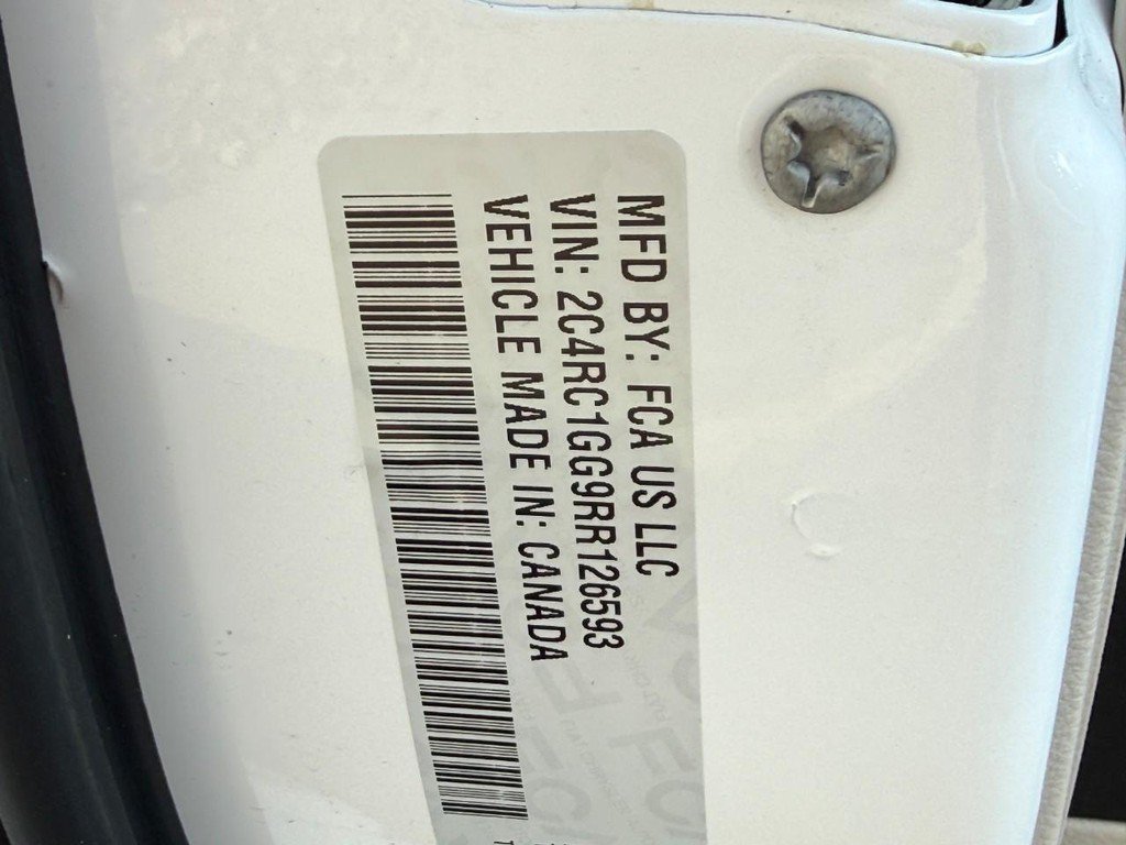Used 2024 Chrysler Pacifica Limited FWD image 28