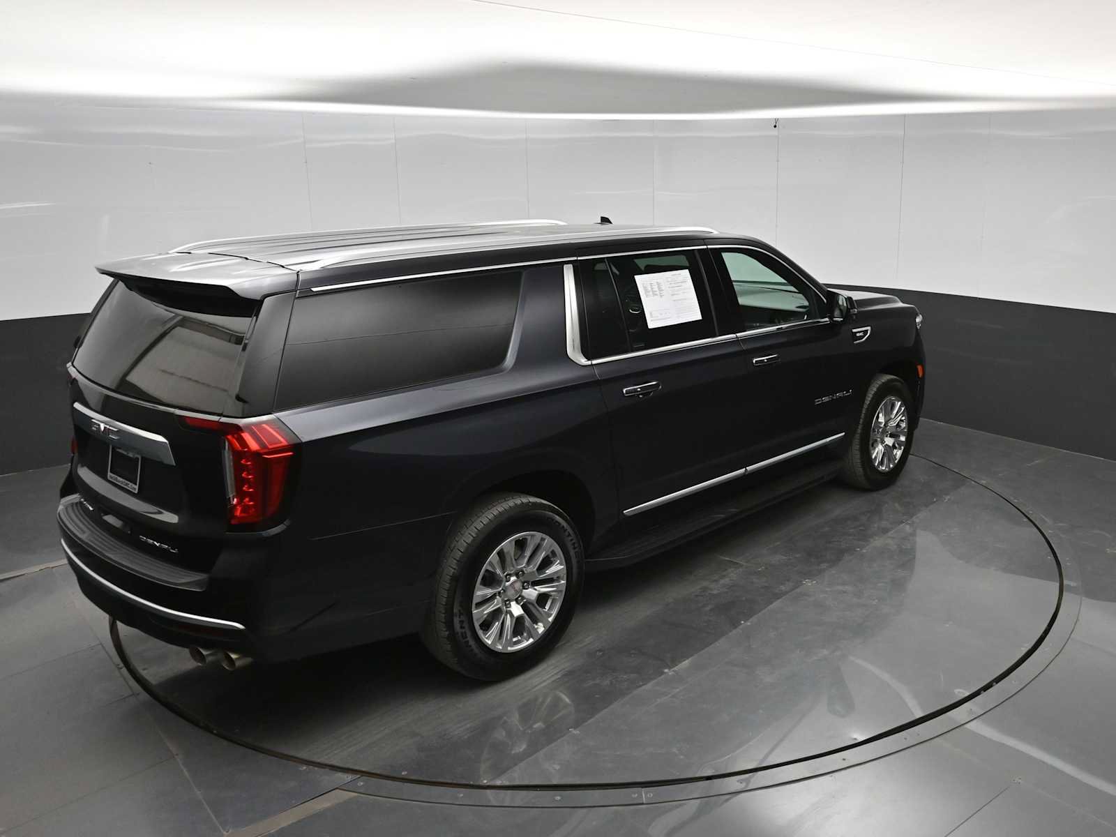 Used 2024 GMC Yukon XL Denali w/ Advanced Technology Package AWD/4WD image 33