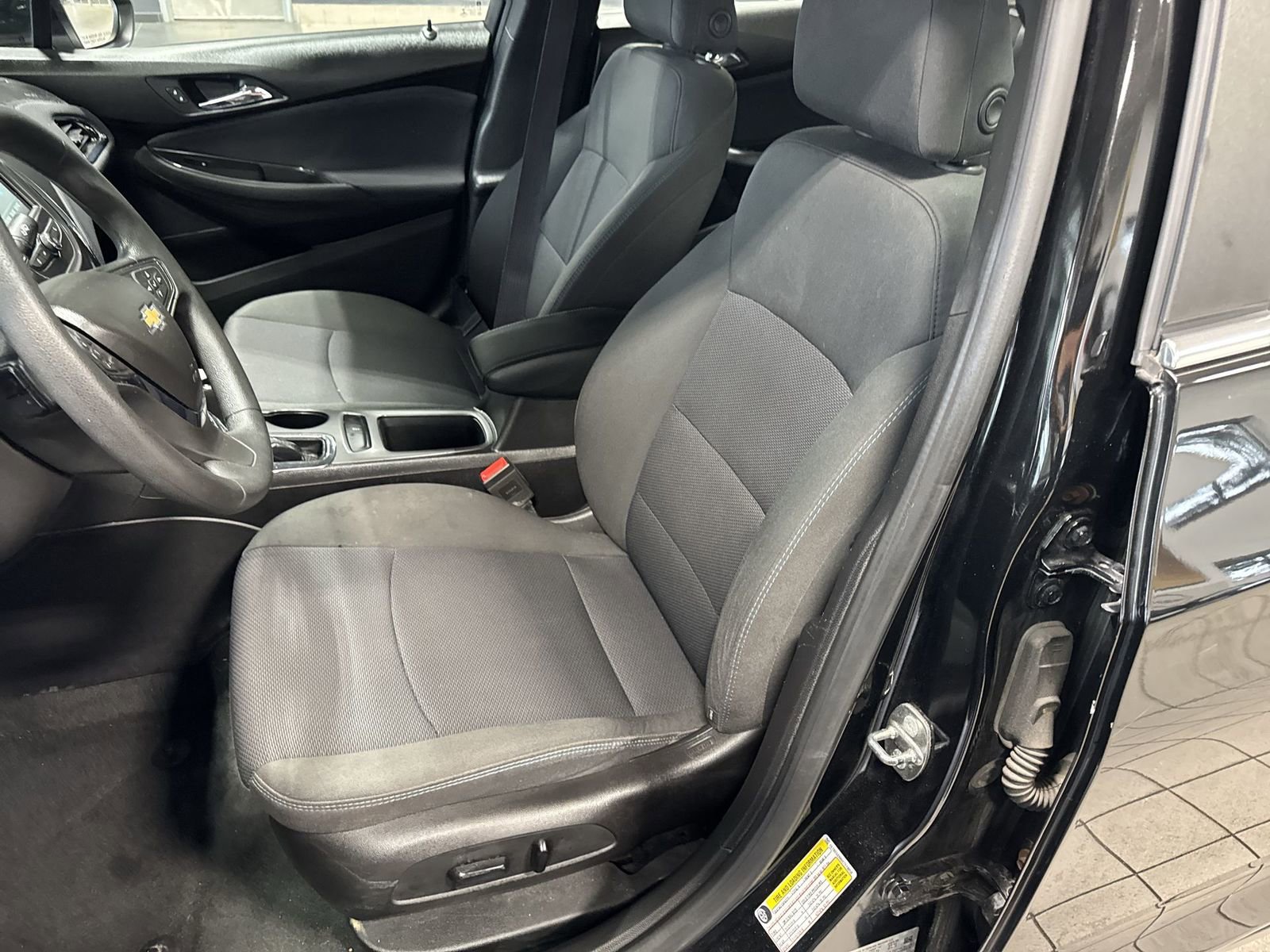 Used 2017 Chevrolet Cruze LT w/ Convenience Package image 24