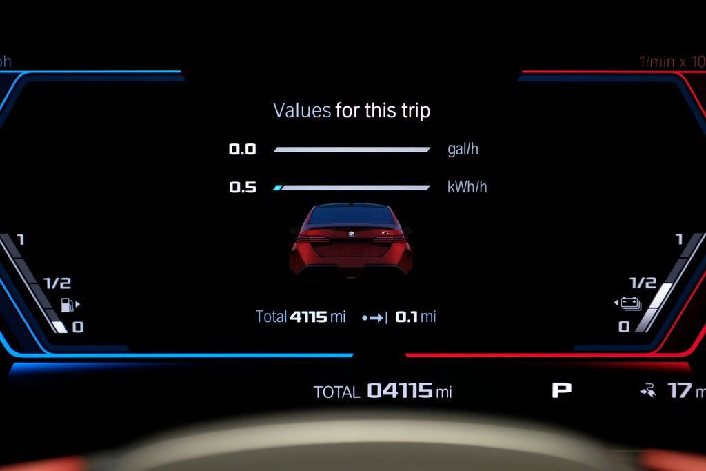 Used 2025 BMW M5 w/ Carbon Package image 16