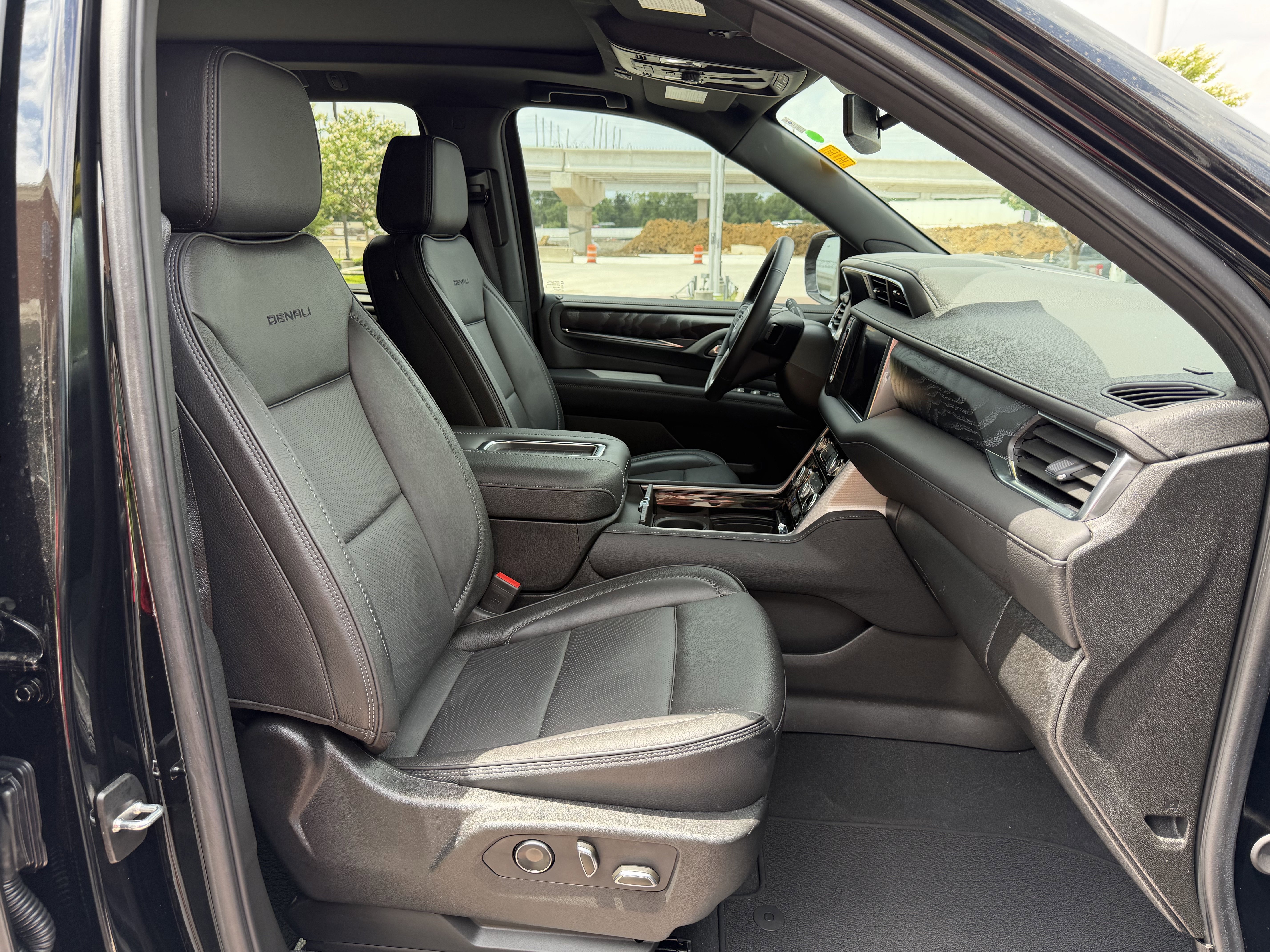 Used 2024 GMC Yukon Denali AWD/4WD image 33