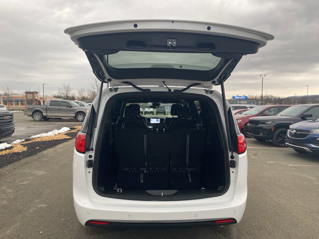 New 2026 Chrysler Voyager LX image 15