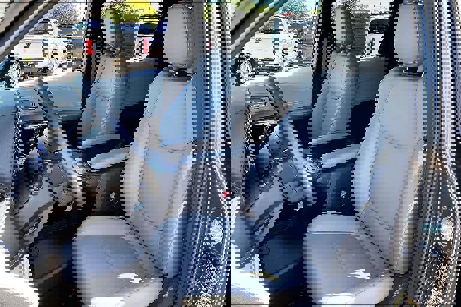 Used 2025 Toyota Sienna XLE w/ XLE Plus Package image 7