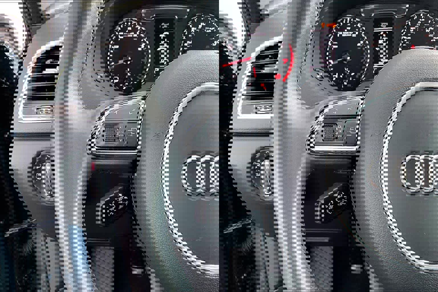 Used 2018 Audi Q3 2.0T Premium w/ Convenience Package FWD image 24