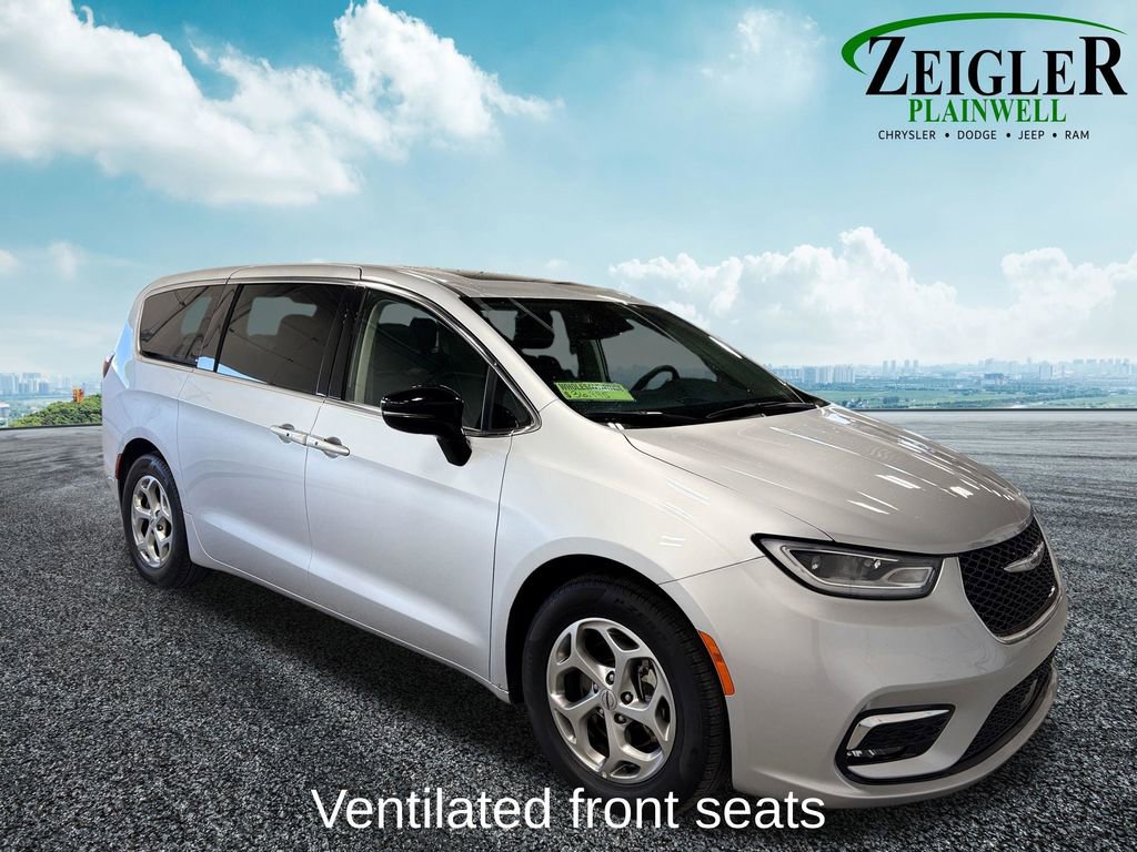 Used 2024 Chrysler Pacifica Limited image 13