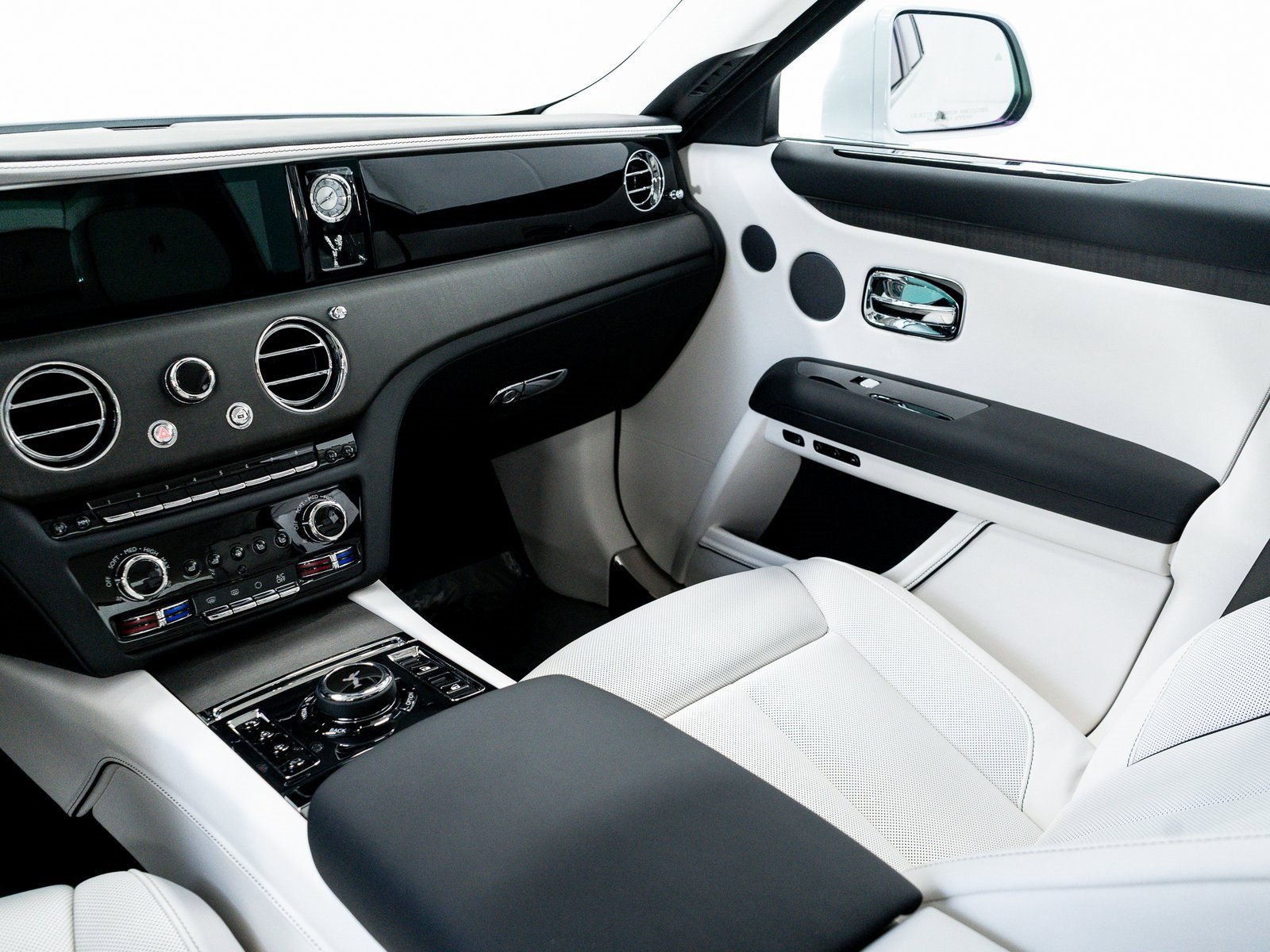 New 2025 Rolls-Royce Ghost image 36