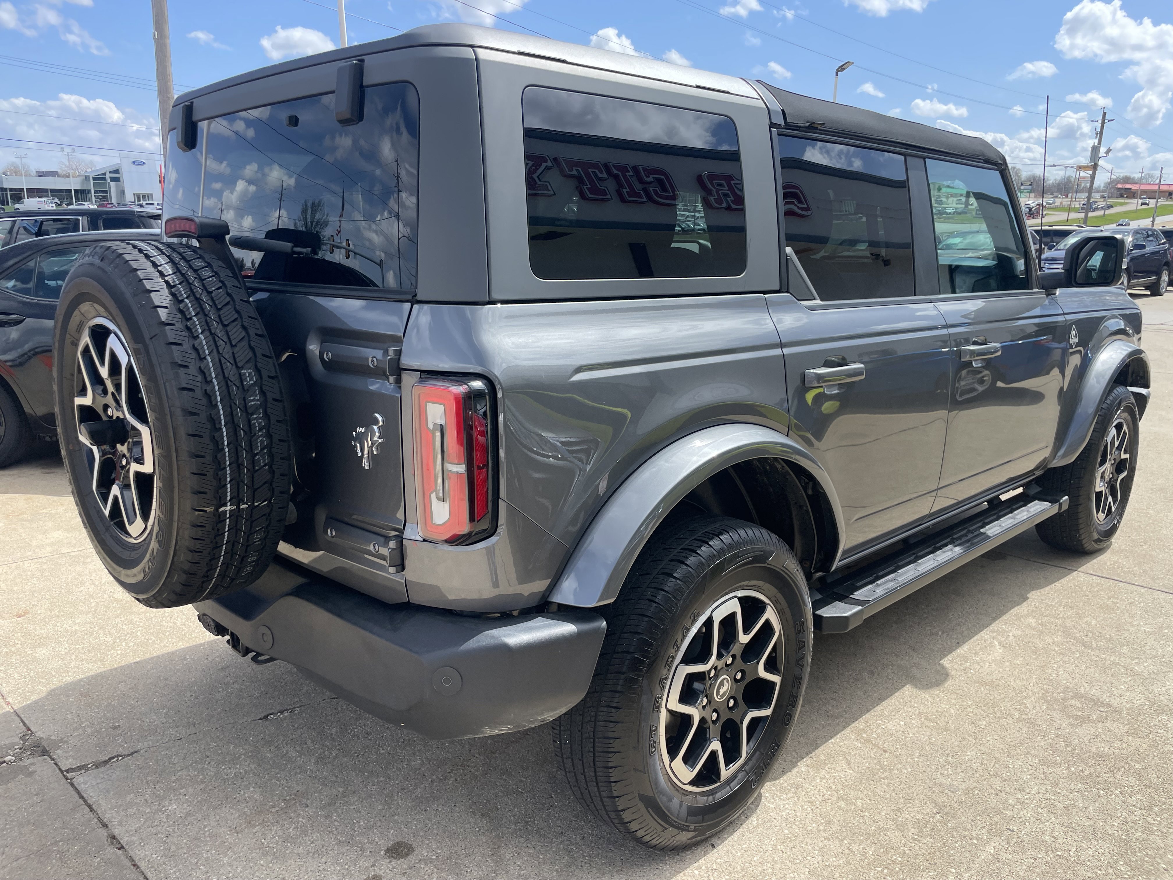 Used 2022 Ford Bronco Outer Banks image 5