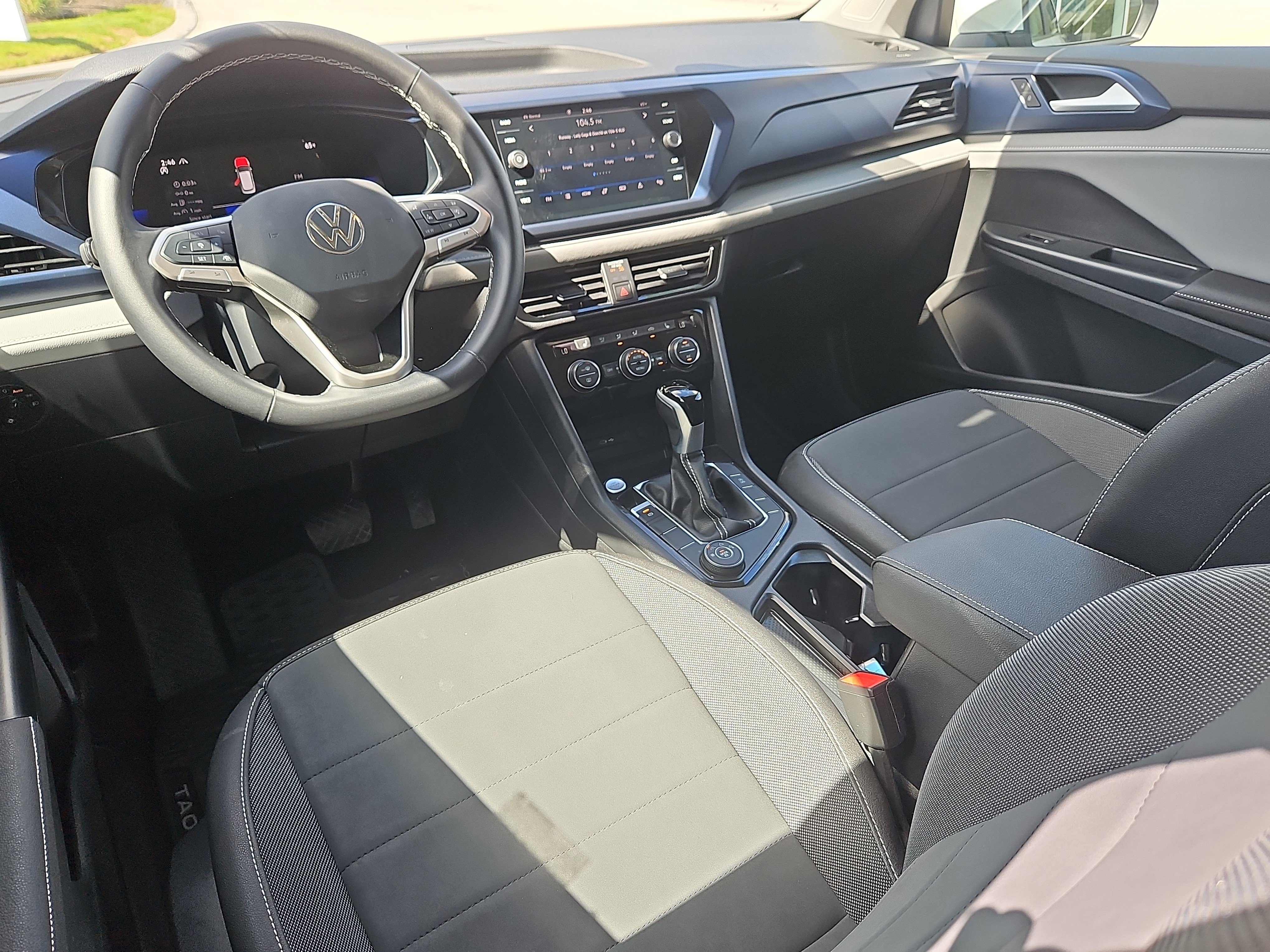 Certified 2024 Volkswagen Taos SE w/ Black Wheel Plus Package AWD/4WD image 4